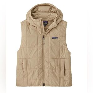 Patagonia Beige Quilted Hooded Vest Sz L fits like an XL